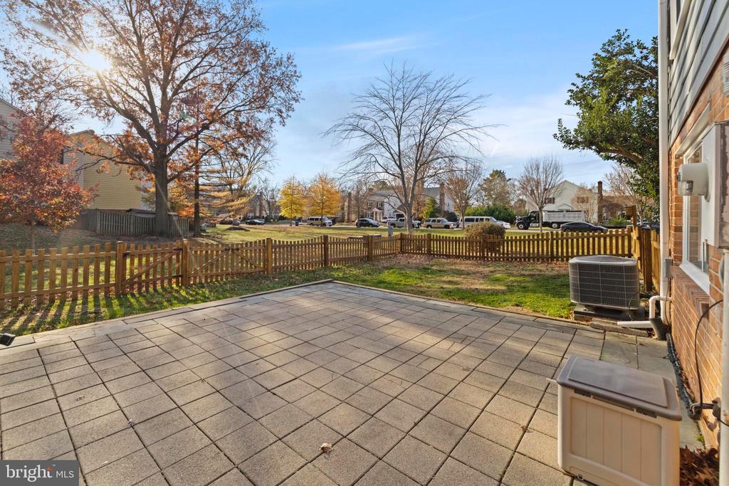 359 LINDEN COURT