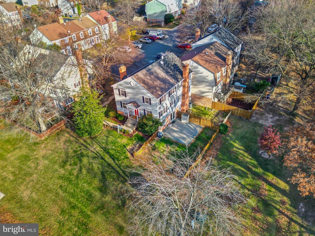 359 LINDEN COURT