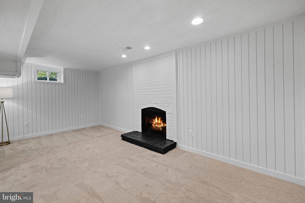 359 LINDEN COURT