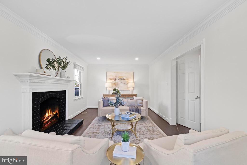 359 LINDEN COURT