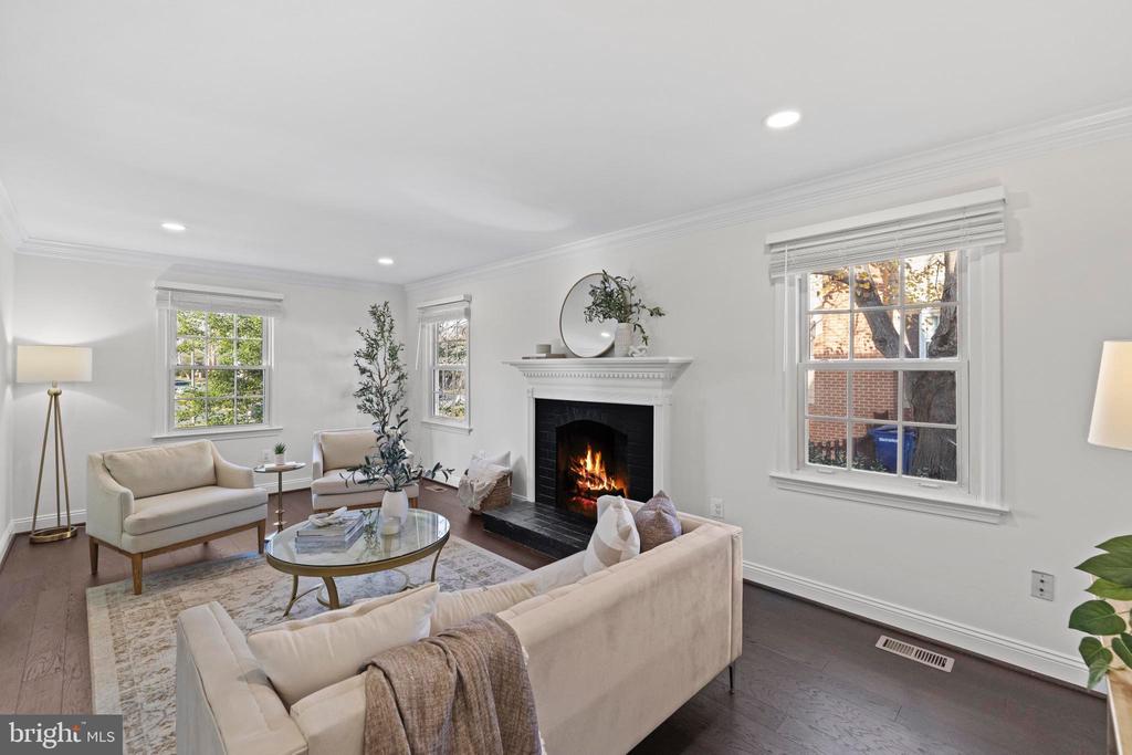 359 LINDEN COURT