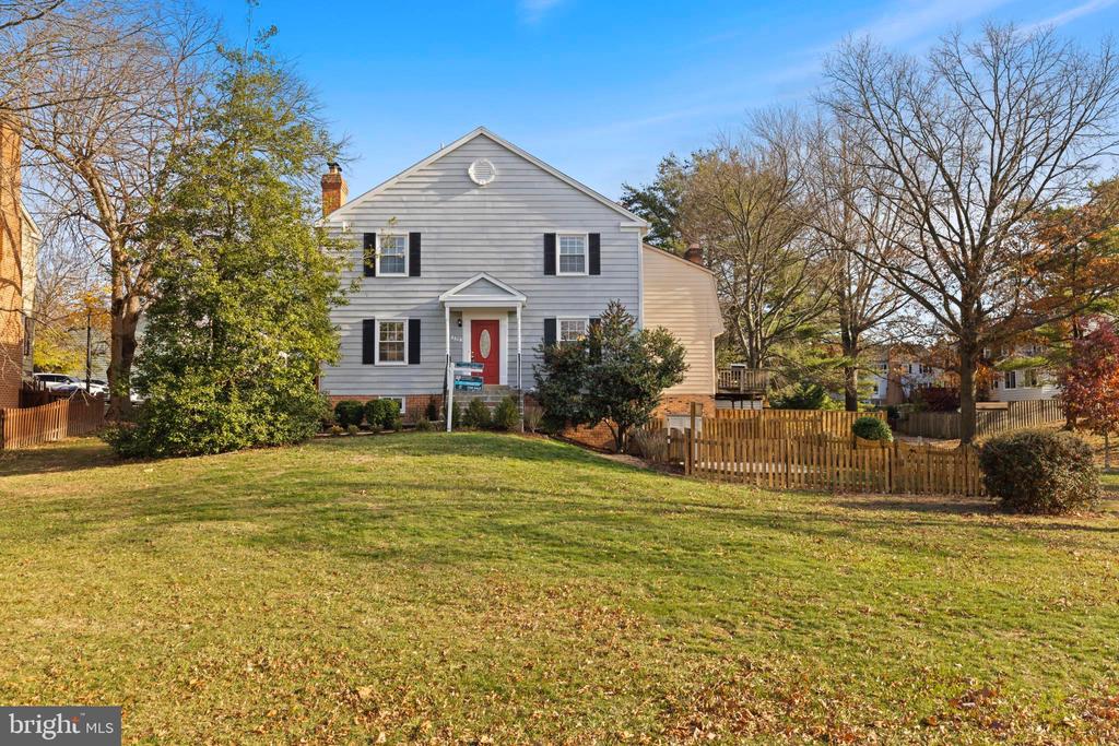 359 LINDEN COURT