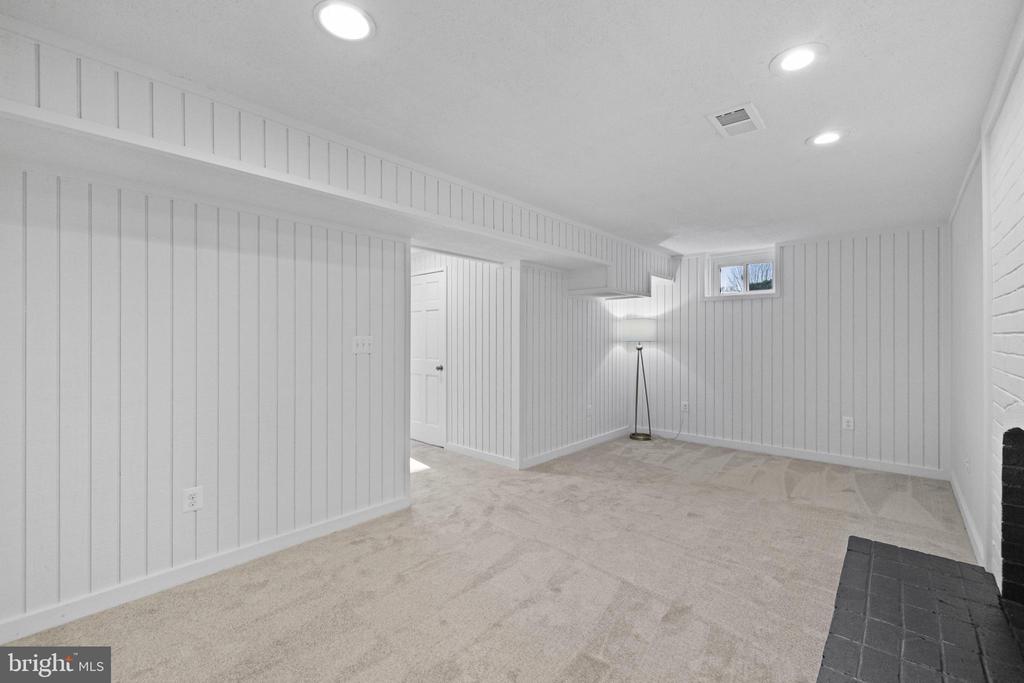 359 LINDEN COURT