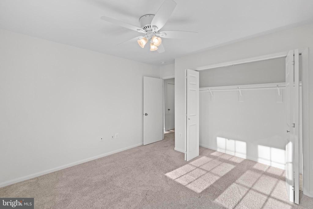 359 LINDEN COURT