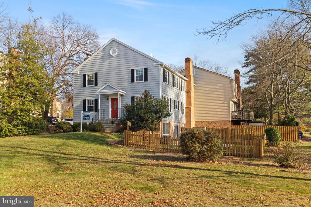 359 LINDEN COURT