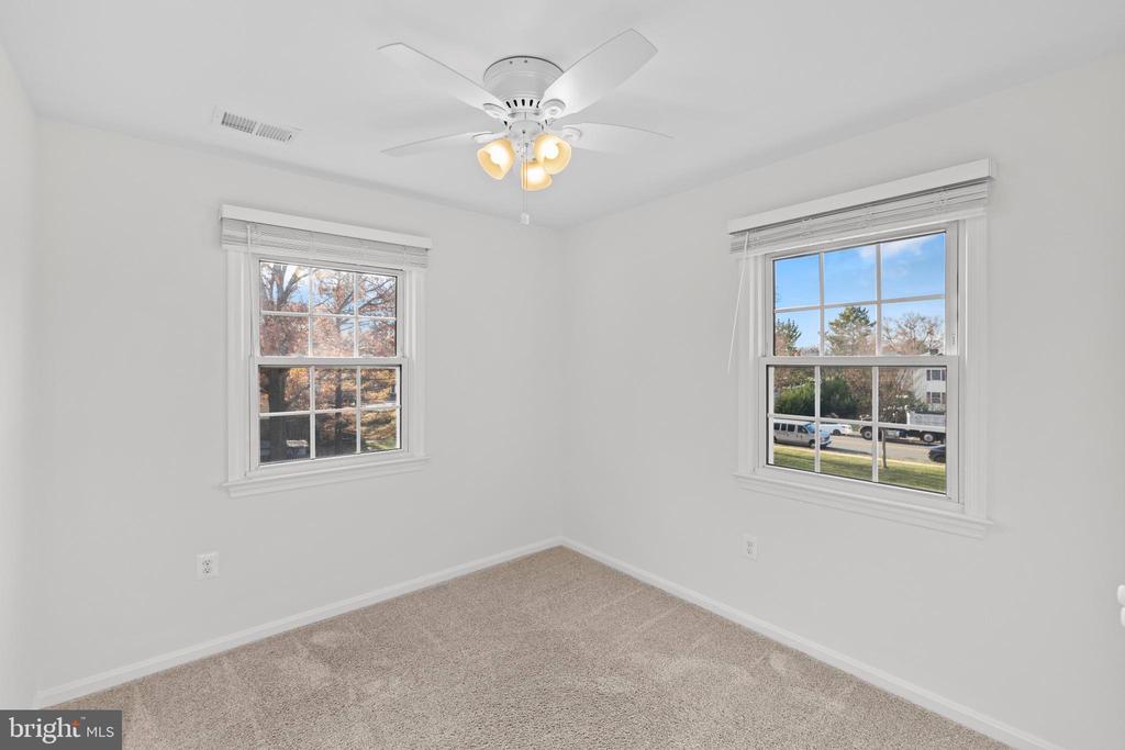 359 LINDEN COURT