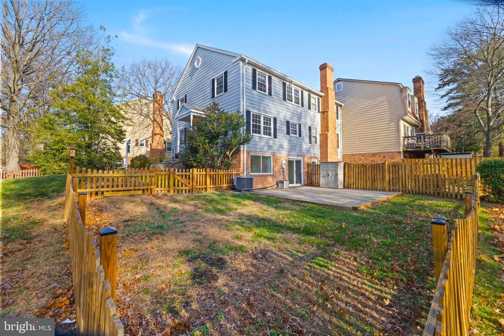 359 LINDEN COURT