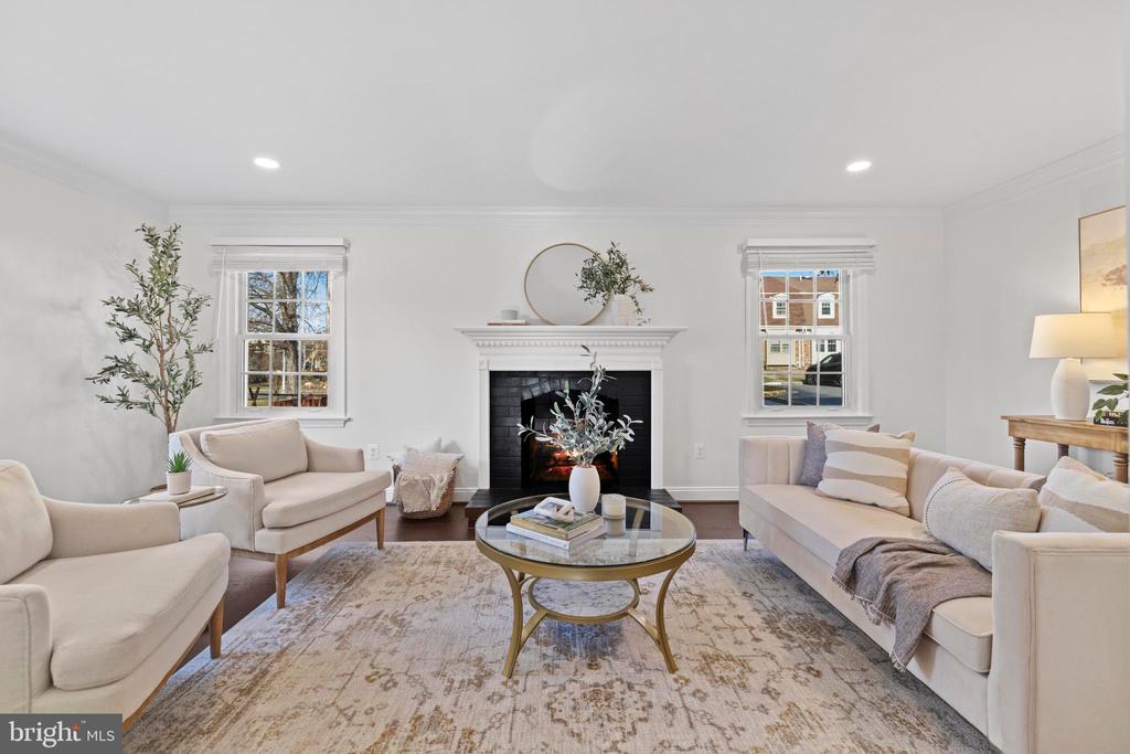 359 LINDEN COURT