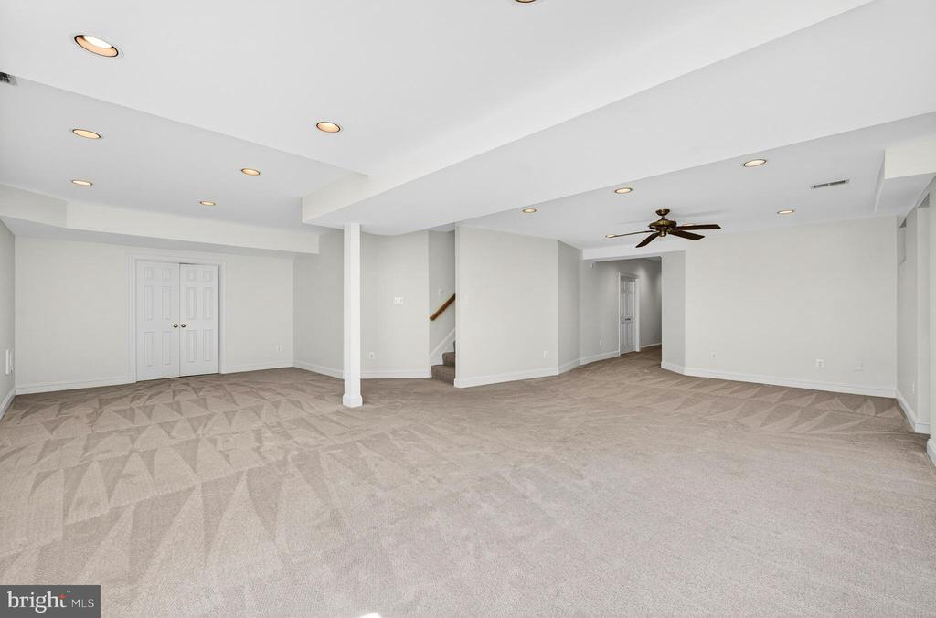 6488 LAKE MEADOW DRIVE