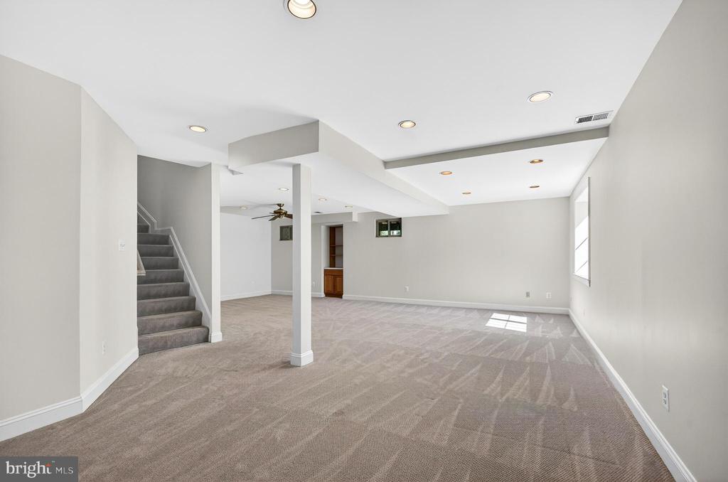 6488 LAKE MEADOW DRIVE