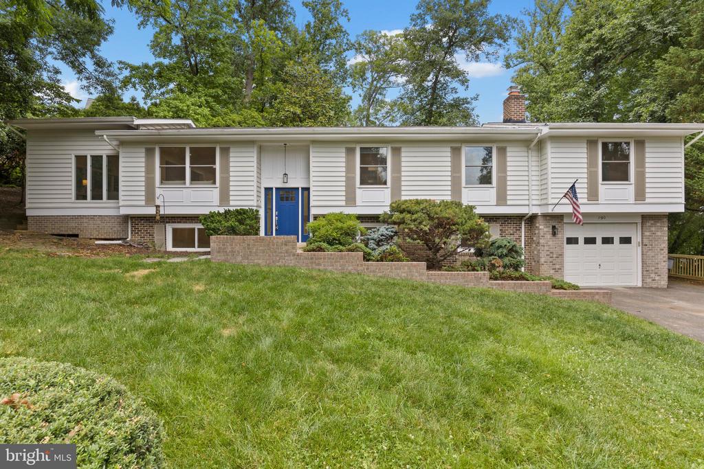 5610 SHADE TREE LANE