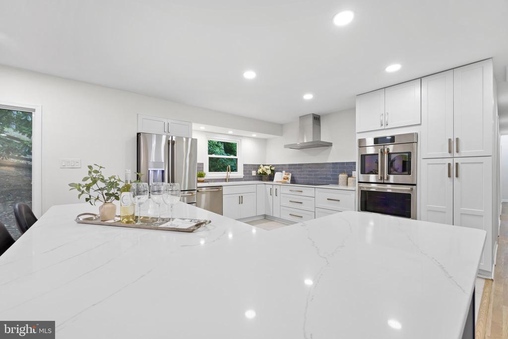 5610 SHADE TREE LANE