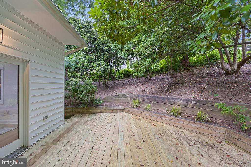 5610 SHADE TREE LANE