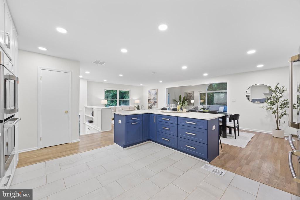 5610 SHADE TREE LANE
