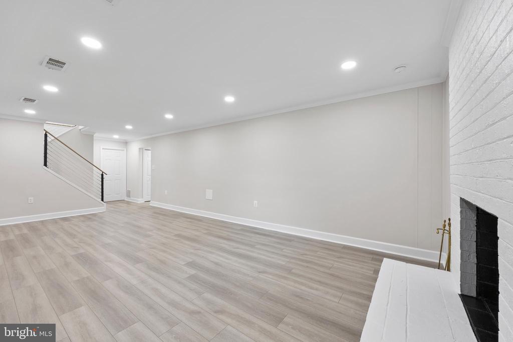 5610 SHADE TREE LANE