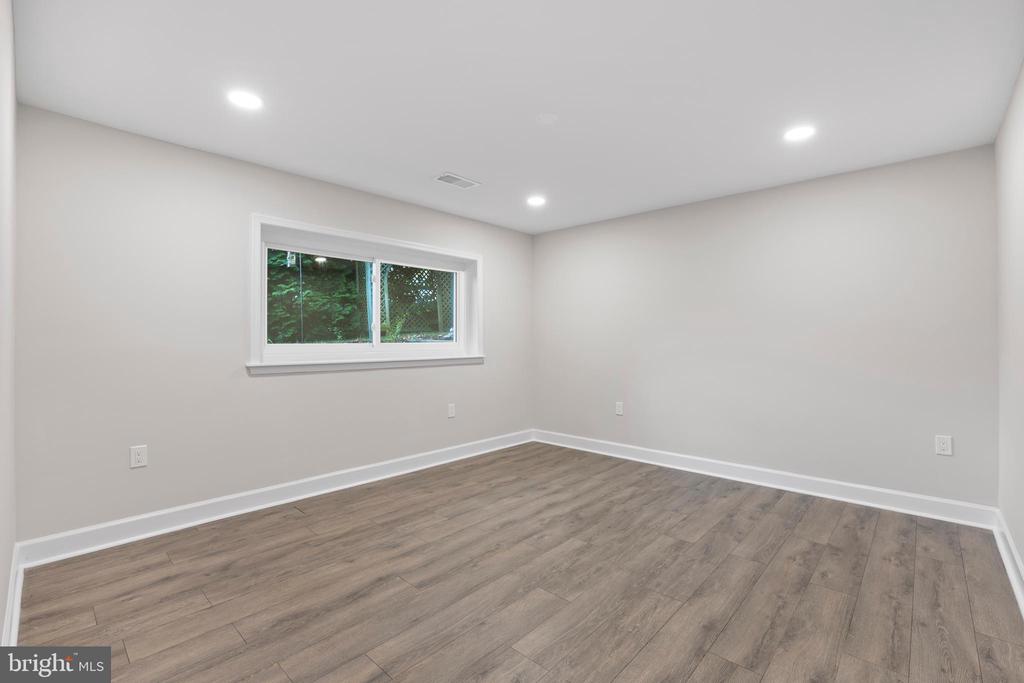 5610 SHADE TREE LANE