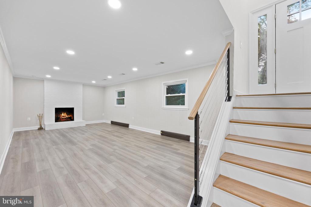 5610 SHADE TREE LANE