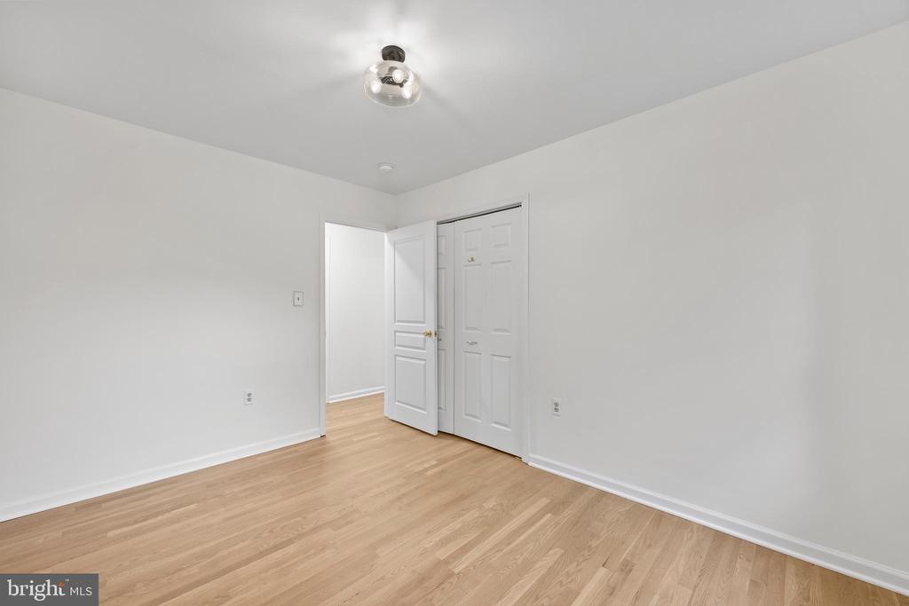 5610 SHADE TREE LANE