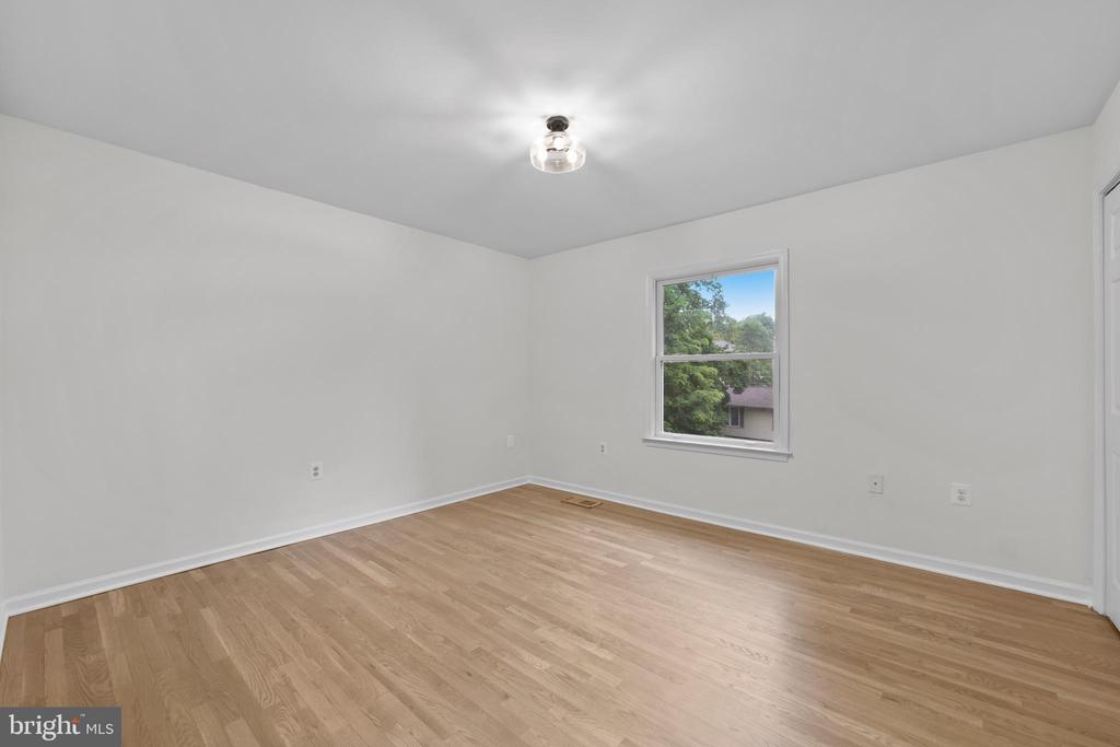 5610 SHADE TREE LANE