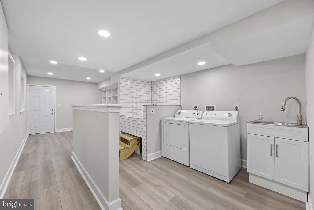 5610 SHADE TREE LANE
