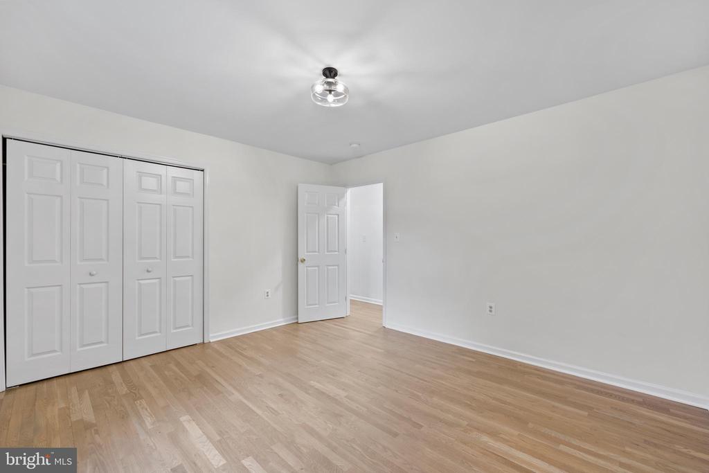 5610 SHADE TREE LANE