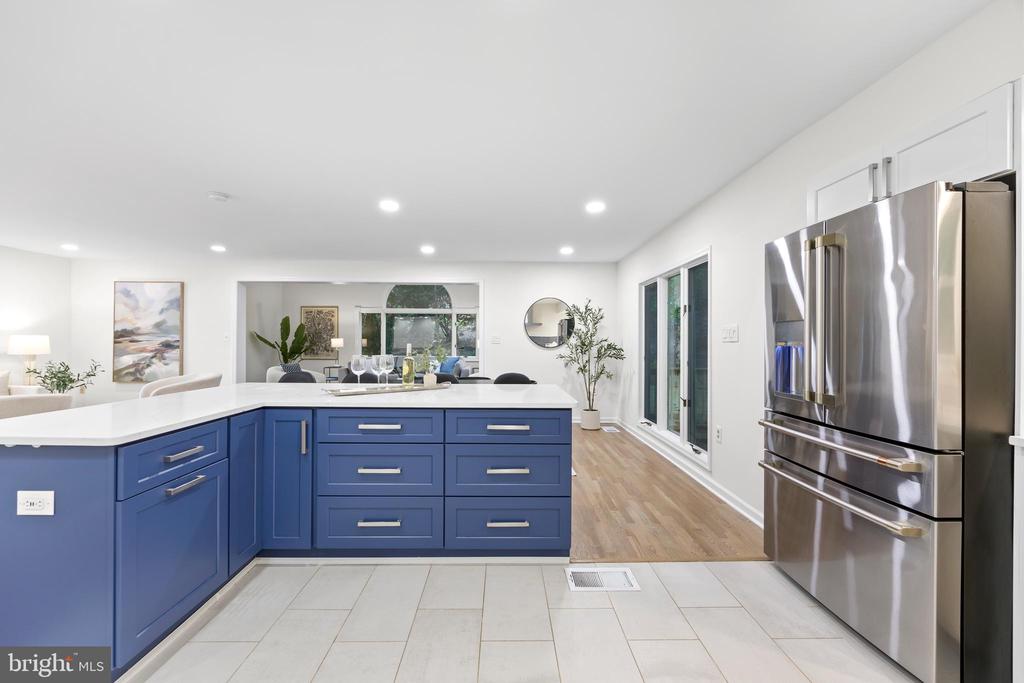 5610 SHADE TREE LANE