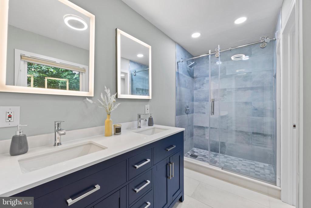 5610 SHADE TREE LANE