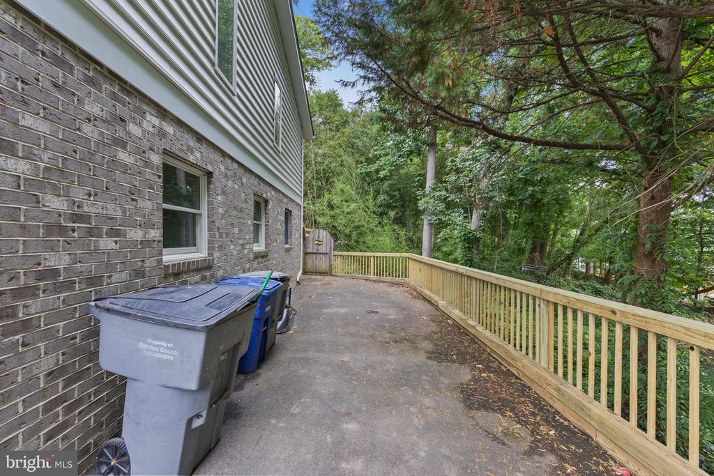 5610 SHADE TREE LANE