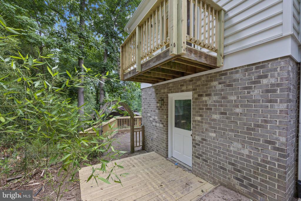 5610 SHADE TREE LANE