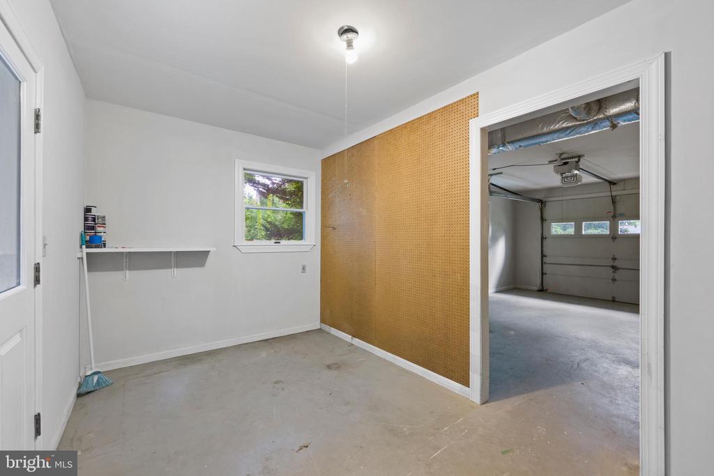 5610 SHADE TREE LANE