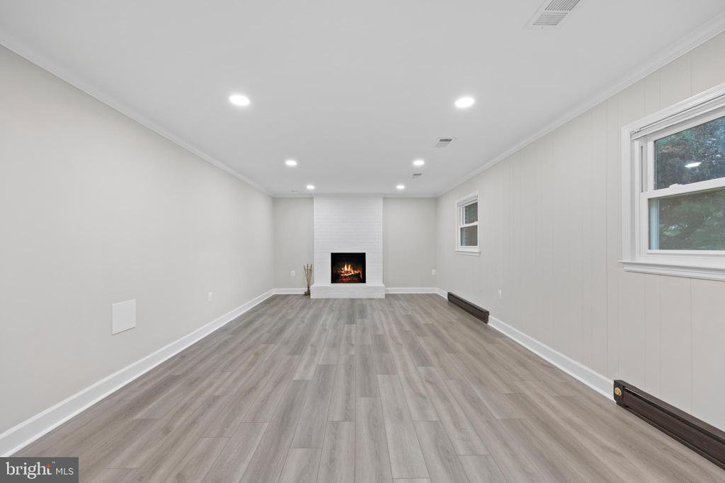 5610 SHADE TREE LANE