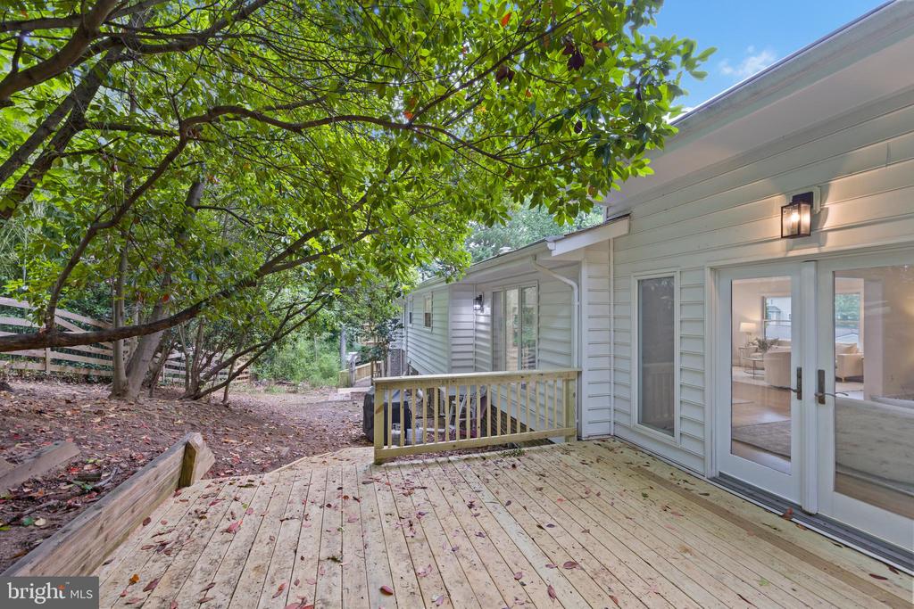 5610 SHADE TREE LANE