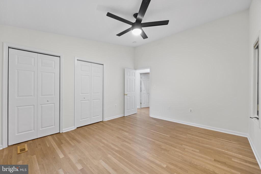 5610 SHADE TREE LANE