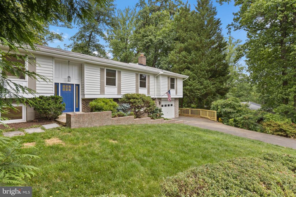 5610 SHADE TREE LANE