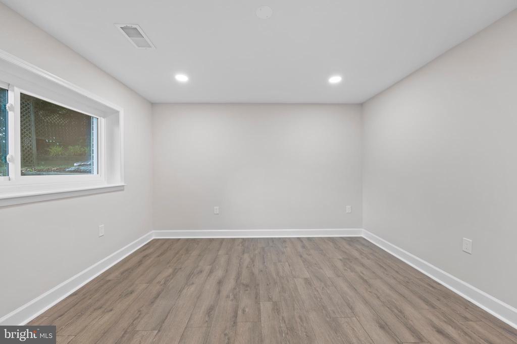 5610 SHADE TREE LANE