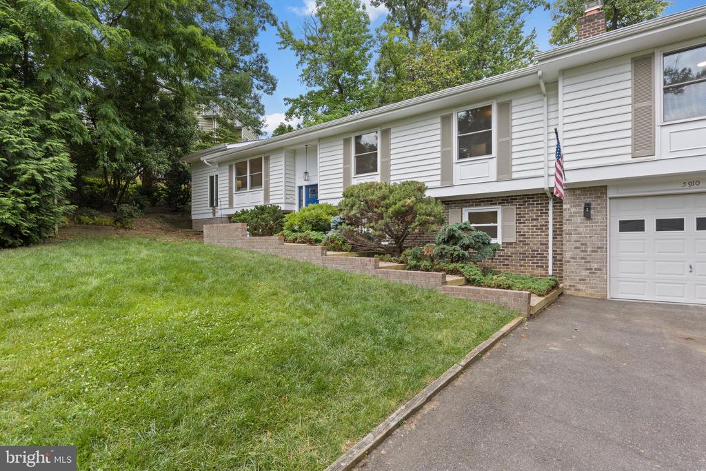 5610 SHADE TREE LANE