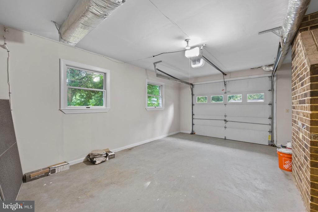 5610 SHADE TREE LANE