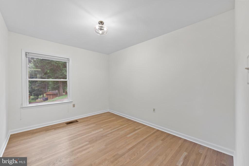 5610 SHADE TREE LANE