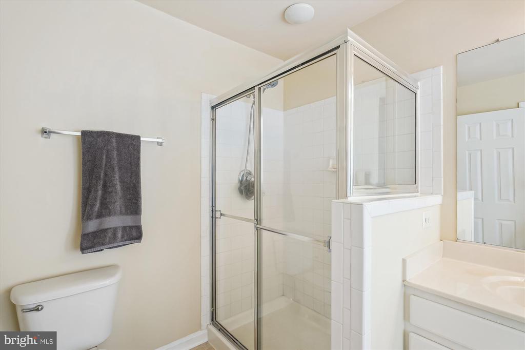 18260 Oak Lake Ct