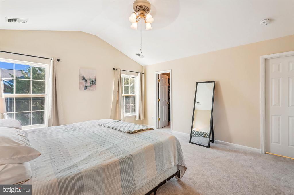 18260 Oak Lake Ct