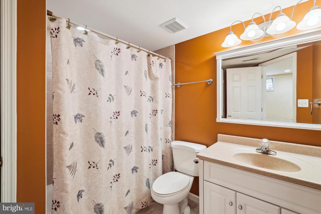 18260 Oak Lake Ct