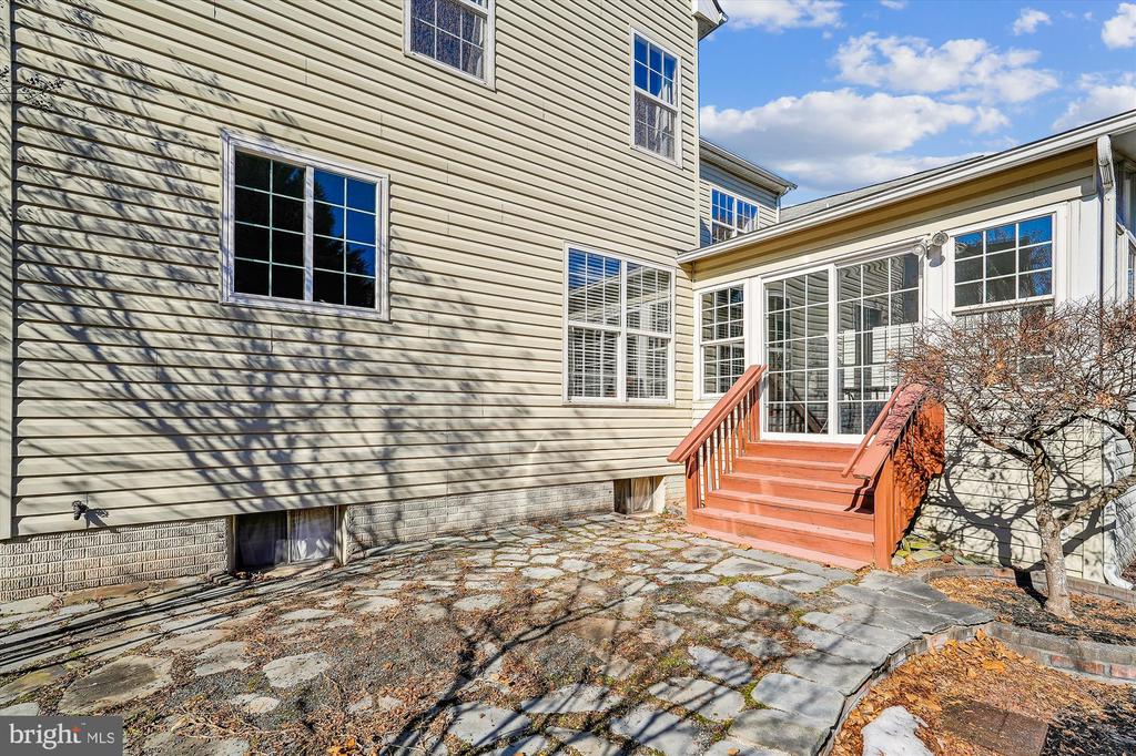 18260 Oak Lake Ct