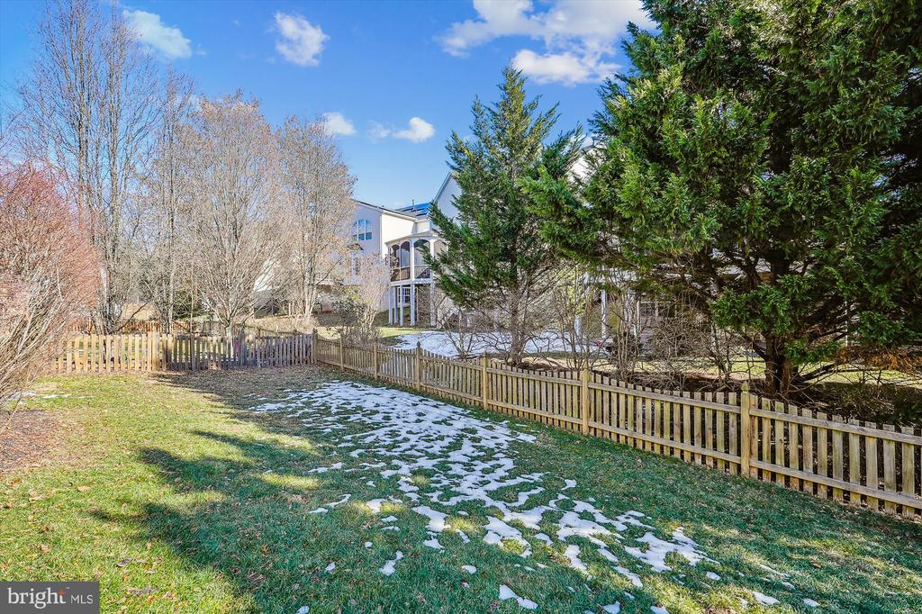 18260 Oak Lake Ct