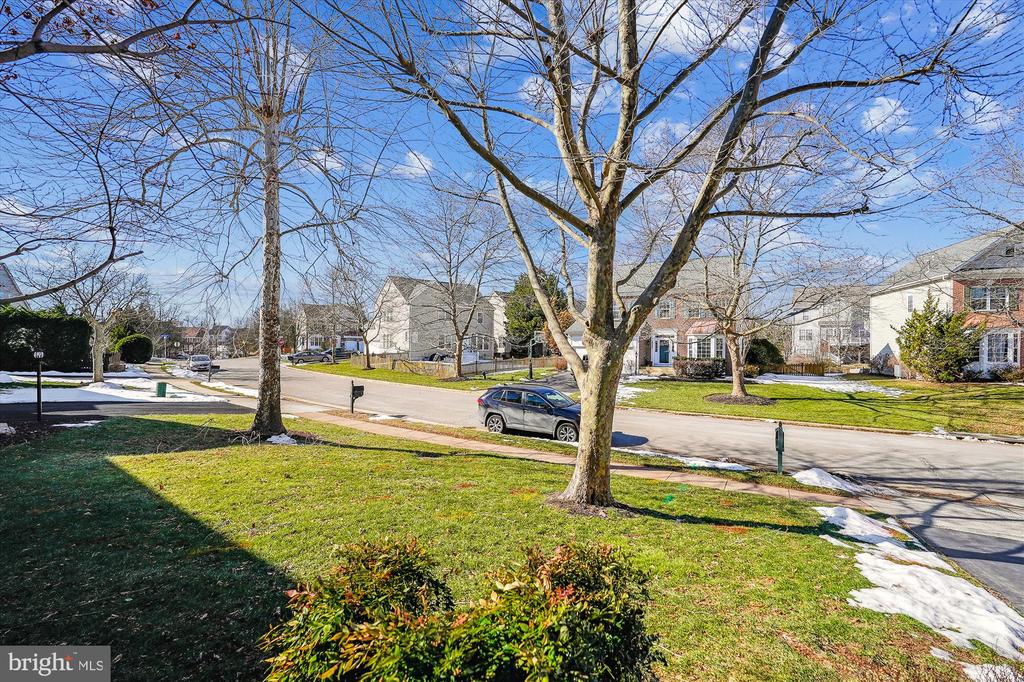 18260 Oak Lake Ct