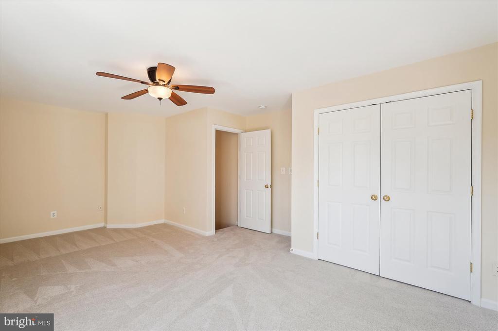 18260 Oak Lake Ct