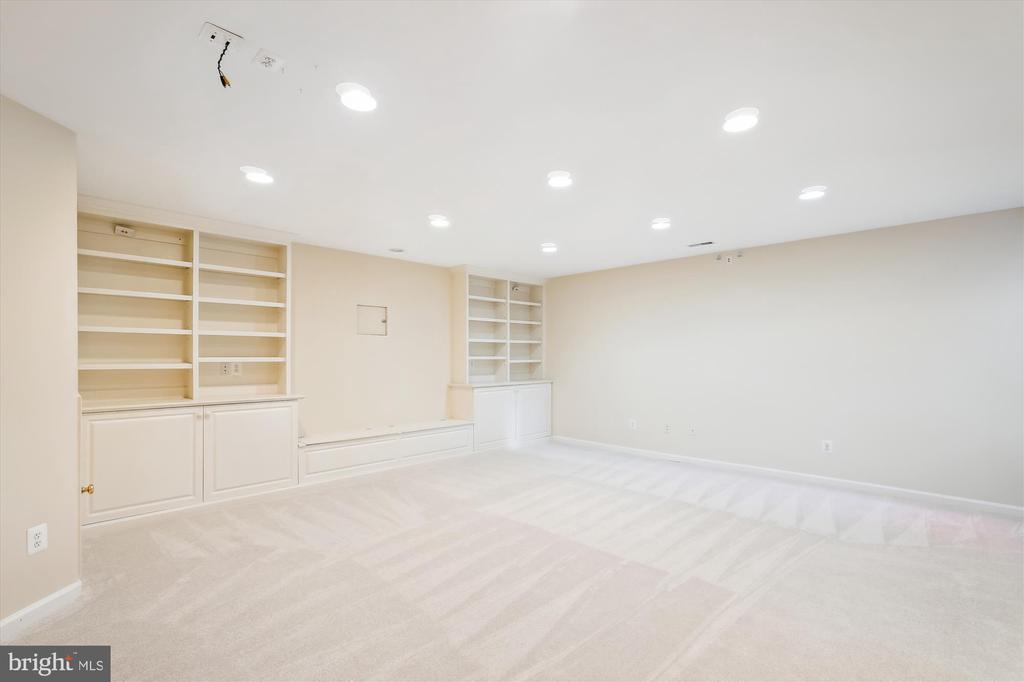 18260 Oak Lake Ct