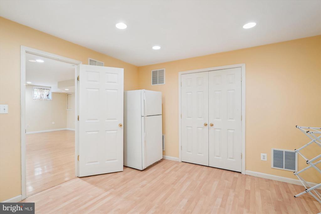 18260 Oak Lake Ct