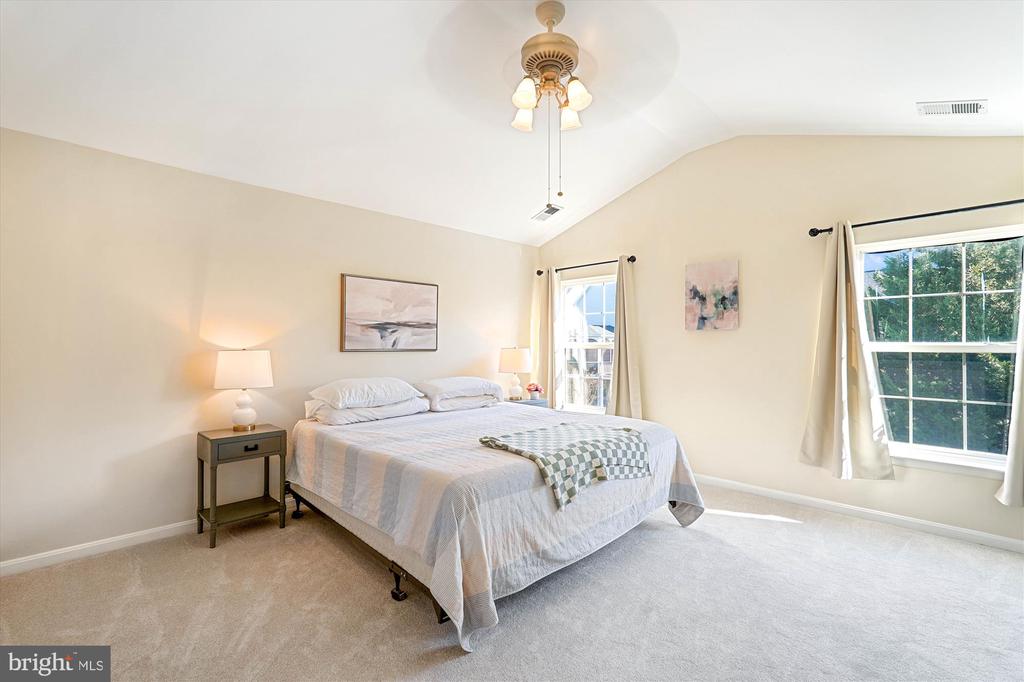 18260 Oak Lake Ct