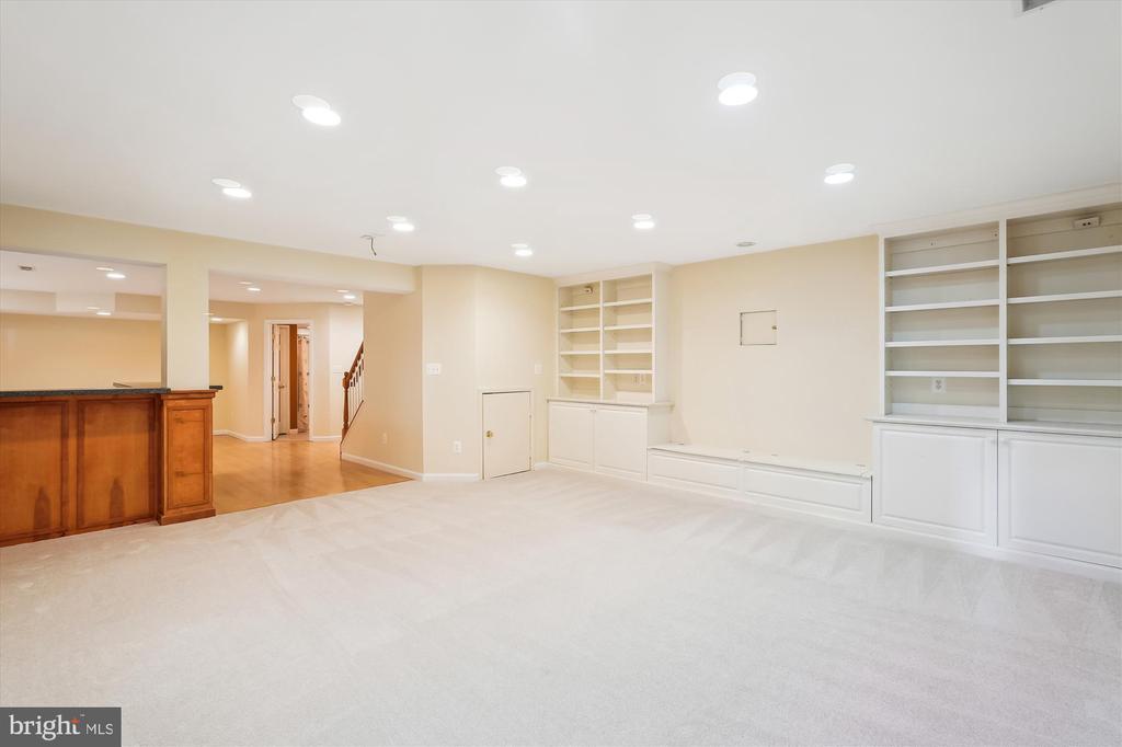 18260 Oak Lake Ct