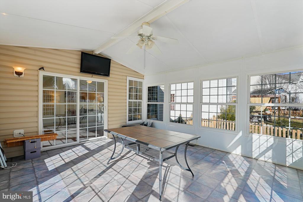 18260 Oak Lake Ct